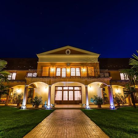 Vinum Hotel Kiskoros Luaran gambar